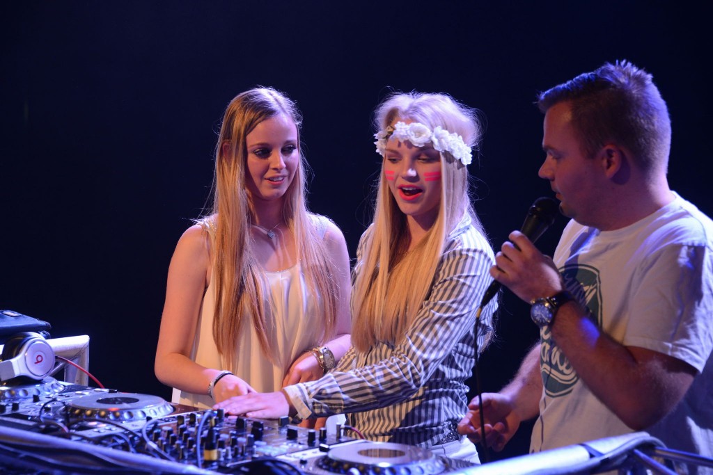 ../Images/Jeugddisco White Edition 223.jpg